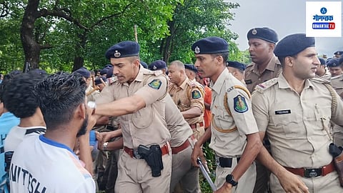 कचरा व्यवस्थापन प्रकल्पावरुन कुडचिरेत तणाव, पोलिस - स्थानिकांमध्ये झटापट; 50 पेक्षा अधिकजण ताब्यात