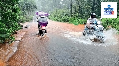 Goa Monsoon: विविध ठिकाणचे रस्ते पाण्याखाली गेल्याने तसेच झाडांची पडझडही झाल्याने काहीकाळ वाहतूक कोंडीचा सामनाही करावा लागला