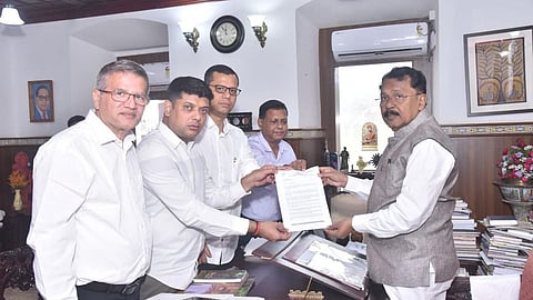 मुख्य सचिवांवर आठ दिवसांत कारवाई करा; भूखंडप्रकरणी काँग्रेसचे राज्यपालांना निवेदन