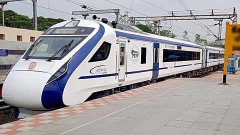 Indian Railway: 8 तासात 771 किमीचा प्रवास, वंदे भारतची बातच और...