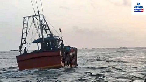 Karnataka Illegal Fishing: ज्‍या पद्धतीने मलपेचे ट्रॉलर मासेमारी करू लागले आहेत, ते पाहता गोव्‍यातील मच्‍छीमारांच्‍या जाळ्‍यात मासळी सापडणे कठीण होऊन बसणार असल्‍याची माहिती