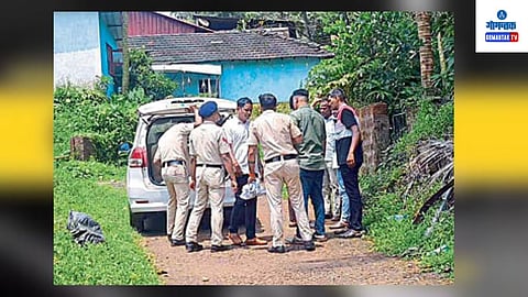 Vithalapur Karapur Crime: विठ्ठलापूर-कारापूर येथील कामगाराला कामावरून काढून टाकल्याच्या रागातून त्याने कामगाराच्या १२ वर्षीय भावाचा दगडाने ठेचून निर्घृणपणे खून केला