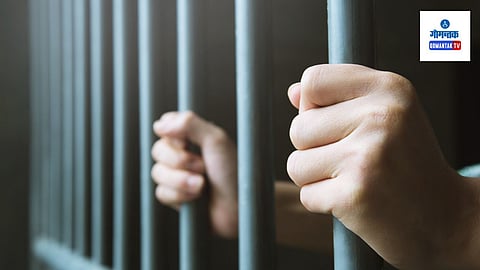 Colvale Jail Crime News: डॉ. गोवेकर हे दवाखान्यात आपली सेवा बजावत होते. याचवेळी कैदी आगुस्तीन कार्व्हालो हा दवाखान्यात घुसला व डॉक्टरांना शिवीगाळ करीत, गंभीर परिणामाची त्याने धमकी दिली