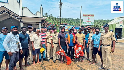Chapora Boat Accident: मासेमारी करून माघारी येताना वादळी लाटांमुळे ही बोट उलटली आणि काही वेळातच बुडाली. त्यापूर्वी बोटीवरील चारही जणांनी जीव वाचविण्याच्या हेतूने पाण्यात उडी घेतली.
