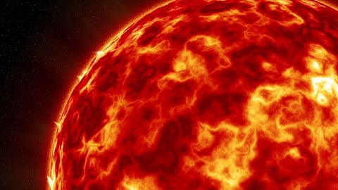 सूर्य पृथ्वीला गिळणार? खगोलशास्त्रज्ञांनी वाढवली चिंता 