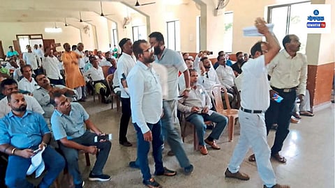 Gomantak Bhandari Samaj: या आमसभेत वार्षिक अहवाल, जमा-खर्च सादर करून समाजाची निवडणूक १७ नोव्हेंबर रोजी होणार असल्याचे जाहीर करण्यात आले. मात्र, विरोधी गटाने या निवडणूक प्रक्रियेला तसेच विद्यमान समितीने आमसभेत मांडलेल्या ठरावांना तीव्र विरोध दर्शविला.