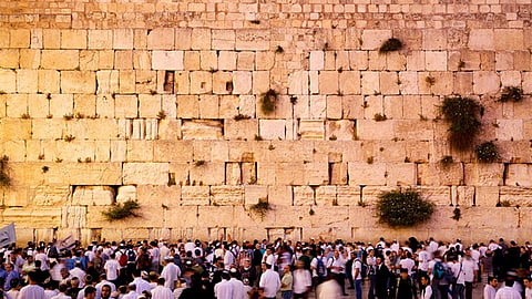 Israel Western Wall: 'या' रहस्यमयी भिंतीजवळ इस्त्रायली हमसून-हमसून का रडतात? कारण जाणून तुम्हीही म्हणाल...
