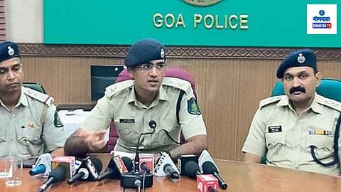 Mask Men Theft Case: राज्यात घरफोड्या व चोऱ्या करून धुमाकूळ घालणारा अट्टल चोर मास्कधारी मारियो बाप्तिस्ता याच्या टोळीने चोरलेले सुमारे ३० लाखांचे ४४२ ग्रॅम वितळविलेले सोने पोलिसांनी जप्त केले आहे. 