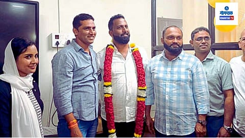 Sancoale Panchayat News: सांकवाळ पंचायत प्रभाग २ चे पंच डेरिक वालिस यांची उपसरपंचपदी बिनविरोध निवड झाली. या पदासाठी वालिस व मॉरेलिओ कार्व्हालो यांनी अर्ज दाखल केले होते. परंतु कार्व्हालो यांच्या उमेदवारीस अनुमोदन देणारा दुसरा सदस्य न मिळाल्याने त्यांचा अर्ज रद्द झाला.