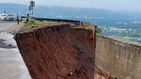 Mumbai Goa Highway: परशुराम घाटात संरक्षक भिंत कोसळली, मुंबई-गोवा महामार्गावर एकेरी वाहतूक