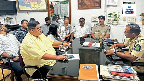 Goa Police Guidelines Cruises: गोव्यात सुरू झालेल्या पर्यटन हंगामाच्या पार्श्‍वभूमीवर पणजी उपविभागीय पोलिस अधिकाऱ्यांनी पणजी जेटीवरून कार्यान्वित असलेल्या क्रुझ ऑपरेटर्सची बैठक आज घेतली. 