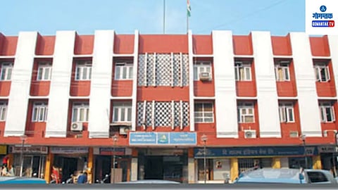 Panjim Fish Market: न्यायालयाकडून दोन्ही बाजू ऐकून घेल्यानंतर नवीन इमारत बांधून तयार होईपर्यंत सहा आठवड्याच्या कालावधीत दुकानदारांना पर्यायी जागा उपलब्ध करून देण्याचे आदेश देण्यात आले आहेत. 