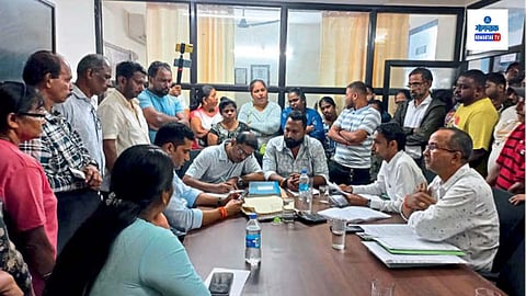 Bhutani Infra Project Sancoale: सांकवाळ पंचायत क्षेत्रात येणाऱ्या भूतानी प्रकल्‍पावरुन आज पुन्‍हा एकदा सांकवाळ पंचायतीत गदारोळ माजला. या प्रकल्‍पाला लोकांकडून विरोध होत असून यापूर्वी पंचायतीने या प्रकल्‍पाला कारणे दाखवा नोटीस जारी केली होती. 