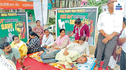Bhutani Infra Project Sancoale: ‘सांकवाळ अगेन्‍स्‍ट मेगा प्रोजेक्‍ट’ या बॅनरखाली ग्रामस्‍थ आणि सामाजिक कार्यकर्ते एकत्र आले. त्‍यांनी शांततापूर्ण आंदोलन केले. प्रेमानंद नाईक यांनी भूतानी प्रकल्पाविरोधात सुरू केलेल्या बेमुदत उपोषणाचा आज सातवा दिवस होता.