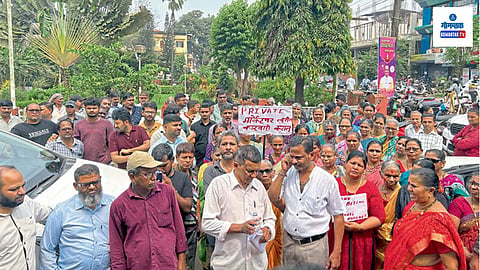 Ponda Budhwar Peth Market:  बुधवारपेठ मार्केट समोरील रस्त्यावरील फुटपाथवर बसून व्यवसाय करणाऱ्या विक्रेत्यांना त्वरित हटवा, अशी मागणी केल्यानंतर पालिकेची बैठक होऊन त्यात या विक्रेत्यांना रस्ताकडेला नियोजित जागी बसण्याची मुभा देण्यात आली.  