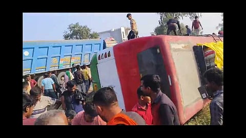 Bus Accident: दिवाळीनिमित्त गोव्यातून नेपाळला जाणाऱ्या बसचा अपघात, लहान बाळासह आठ प्रवासी जखमी