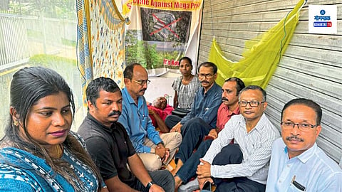 Bhutani Infra Project Sancoale: भूतानी’विरोधात उपोषणाला बसलेले माजी सरपंच प्रेमानंद नाईक यांच्या प्रकृतीबाबत राज्य सरकार गंभीर नाही. त्‍यांच्‍या प्रकृतीला धोका निर्माण झाला तर संपूर्ण राज्‍य पेटून उठेल, असा इशारा काँग्रेसचे सदस्य तथा गोवा प्रदेश काँग्रेसचे माजी अध्यक्ष गिरीश चोडणकर यांनी दिला.