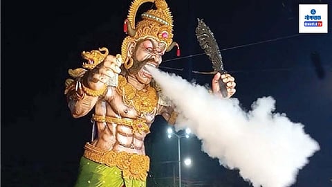 Goa News: गोव्यात दिवाळीच्या पूर्वसंध्येला नरकासुराच्या प्रतिमा जाळण्यासाठी फटाके आणि इतर दारूकामासहित भरपूर सामग्री सांगाड्यात भरली जाते. मोठ्या प्रमाणावर जाळ झाल्यामुळे प्रदूषणाची पातळी वाढते. यामुळे वातावरणातील हवेची गुणवत्ता लक्षणीयरीत्या बिघडते आणि अनेक वायूप्रदूषकांमध्ये वाढ नोंदवली जाते असे वैज्ञानिकांचे मत आहे. 
