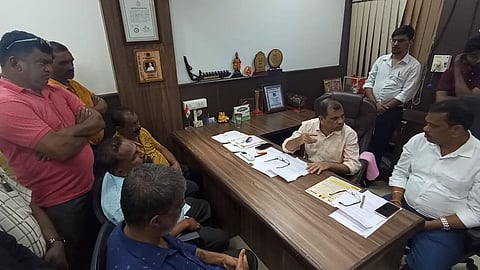 Goa Mining Issue: डिचोली खनिज वाहतूक वाद! तोडगा काढण्यासाठी दोन आमदार मैदानात, काय ठरली पुढची वाटचाल?