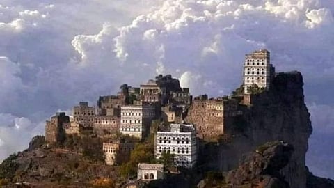 स्वर्गापरी सुंदर असणाऱ्या 'या' गावात आजपर्यंत पाऊसचं पडला नाही! पर्यटकांना घालतं मोहीनी