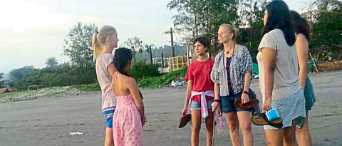 मोरजी, हरमल किनाऱ्यावर पर्यटकांची गर्दी