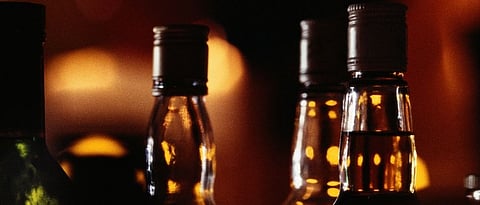 1 crore 72 lakh 85 thousand rupees worth of Goa made liquor seized on Mumbai Goa highway