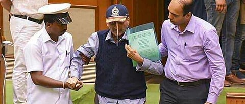 There is a Chief Minister for the people Tola Uddhav Thackeray sharing a photo of Parrikar
