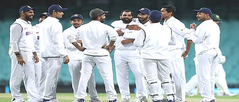India vs Australia  Rain delays play after the lunch at SCG Australia lost David Warner