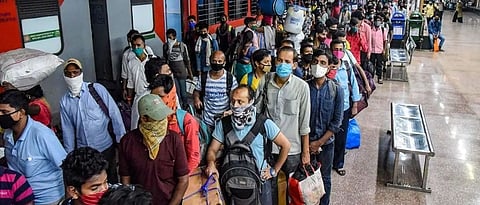 Goa Crowd of railway stations 