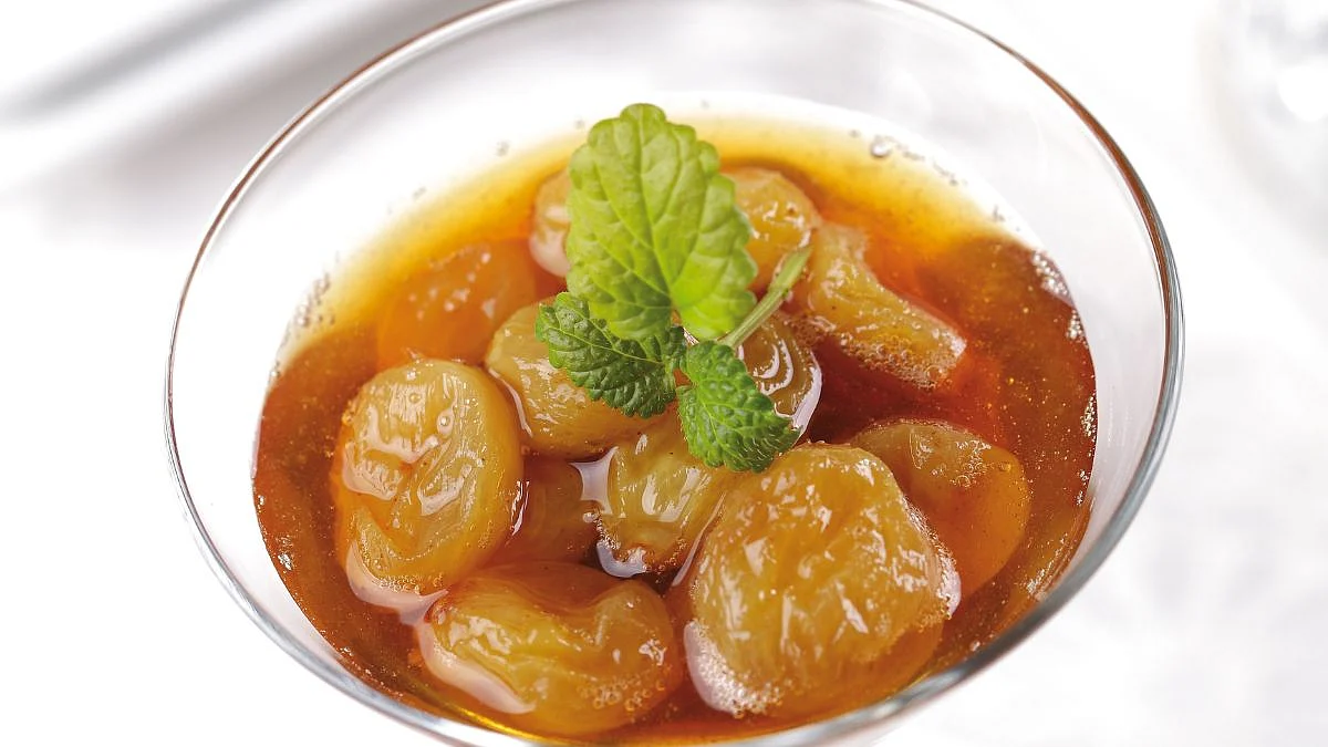 भिजवलेल्या बेदाणे खाण्याचे 'हे' आहेत फायदे Soaked Raisins Benefits good