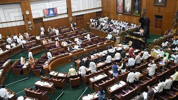BJP, Congress members unite over third-language teachers’ concerns