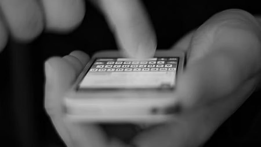 Elderly man cheated of Rs 2.86 lakh after ordering dry fruits online in Bengaluru