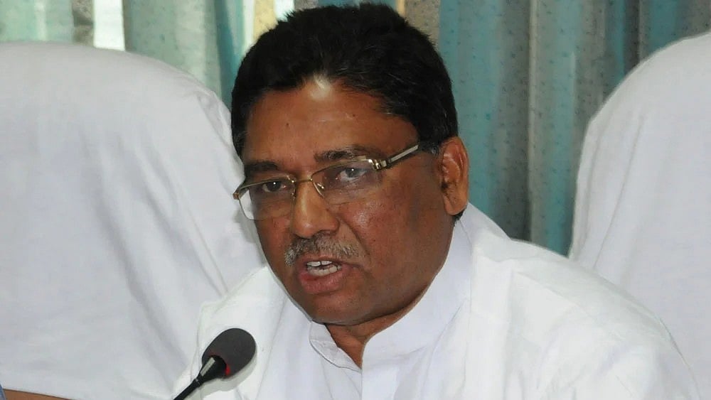 Congress leader Ugrappa wears black shawl at Valmiki Jayanti, seeks restoration of 56% quota