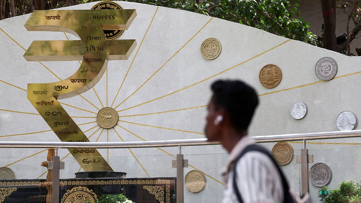 Rupee Hits Fresh All-Time Low, Recovers Slightly to 95.64 Against US Dollar