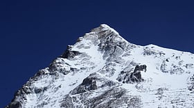 China-Nepal team extracts first full-depth ice core from Mount Everest summit