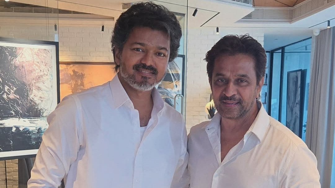 Arjun Sarja Reveals Vijay's Reaction to Sitting on CM's Chair in 'Mudhalvan'