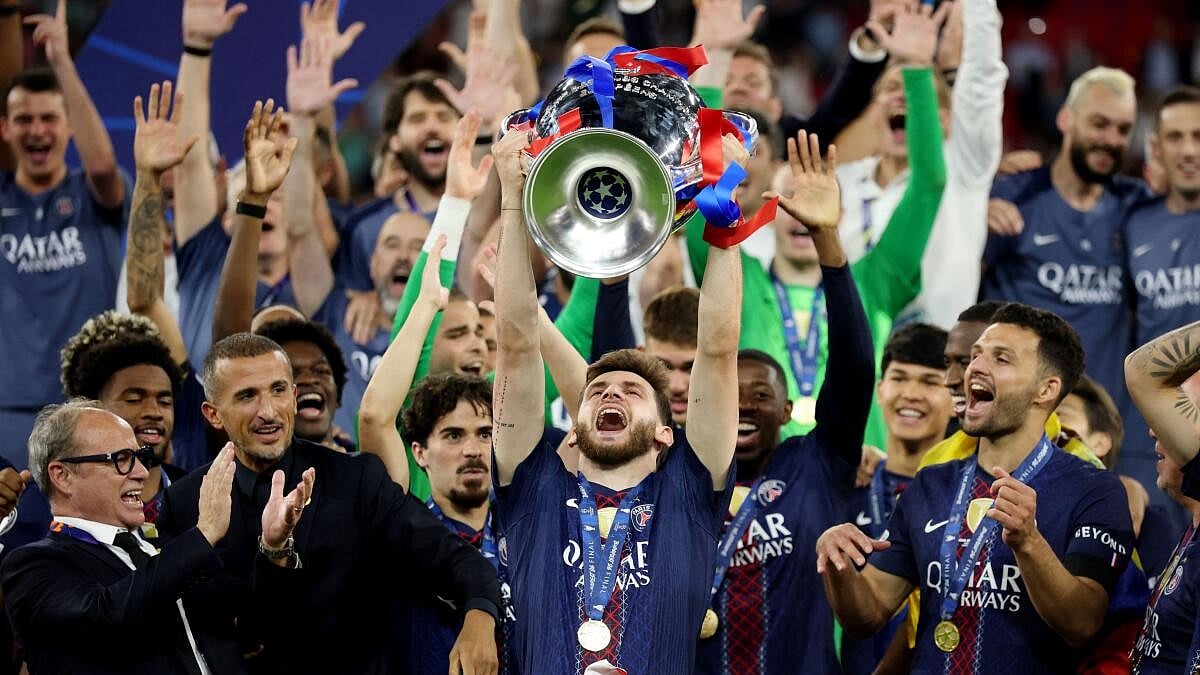 Kvaratskhelia Named Champions League Best Player; Five PSG Stars in Team of Season