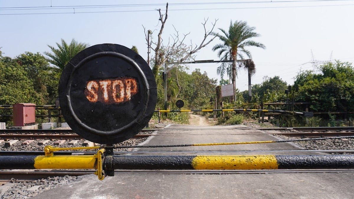 Maharashtra launches mission to eliminate railway level-crossings; 65 projects cleared in first phase