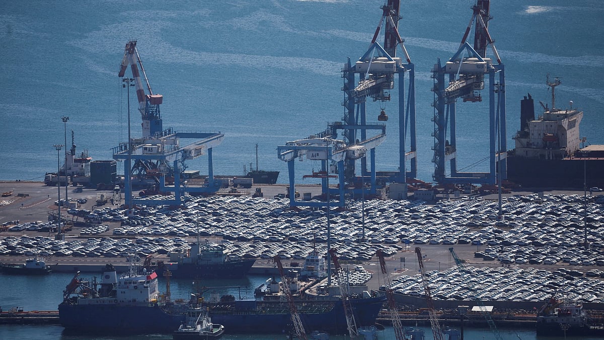 US naval blockade on ports lifted, says Iran ahead of planned signing of deal to end war
