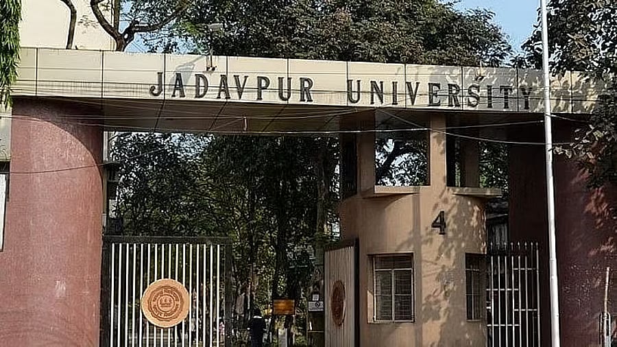 Graffiti war continues in Jadavpur University; now 'Free PoK' slogan by ABVP found