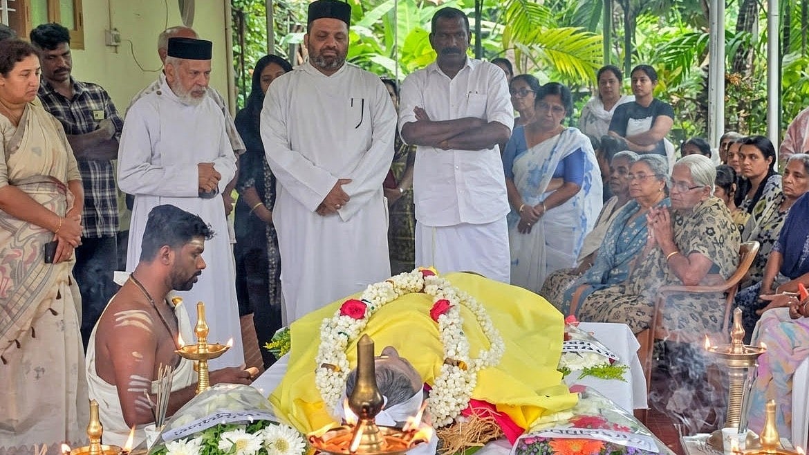 Christian priest's home sees Hindu funeral rites for deceased house help; netizens say 'real Kerala story'