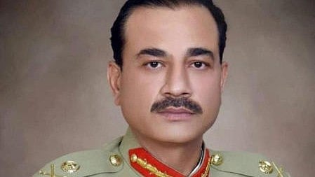 Pakistan army chief reviews locally made arms at country's largest defence complex