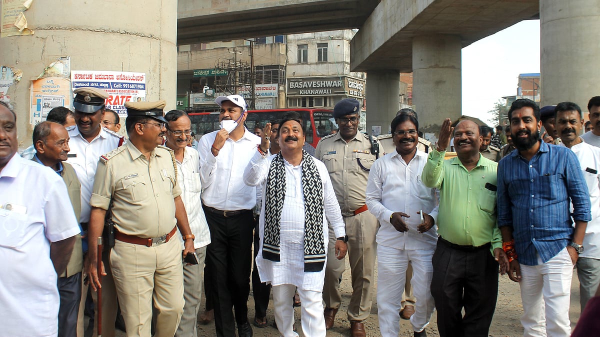 Tall Ganapati idols to move via Old Court Circle, Deshpande Nagar