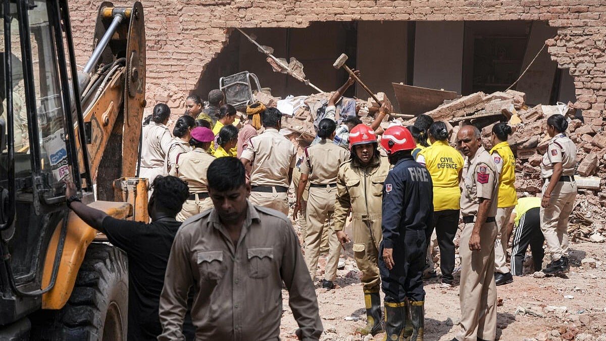 Delhi Police bins claims of network jammers at Satya Niketan rescue site