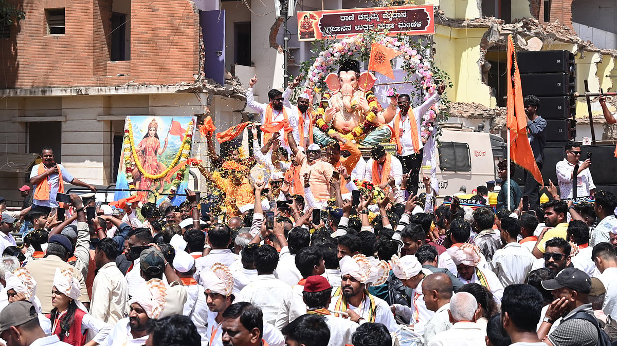 Devotees bid adieu to Hubballi Idgah Maidan Ganapati idol