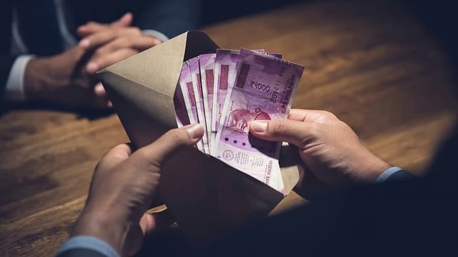 Karnataka: Shivamogga fire officer caught red-handed taking Rs 1 lakh bribe for NOC