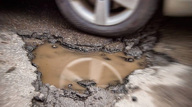 Five killed after car, trying to escape pothole, crashes into state transport bus in Maharashtra's Beed