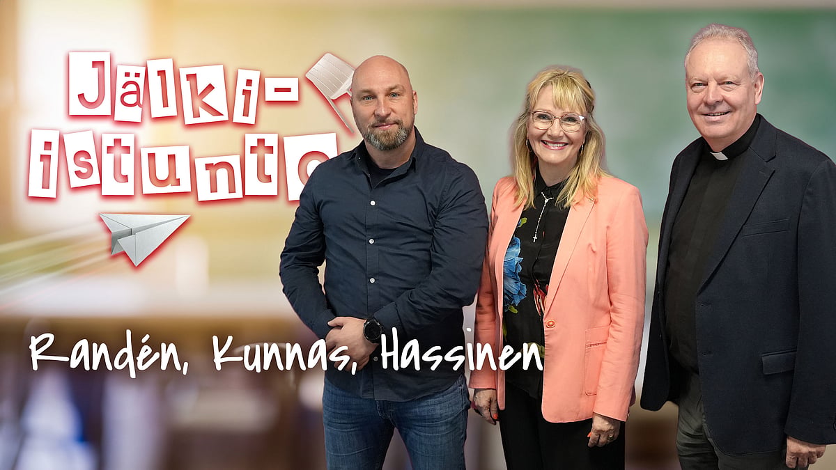 Jälki-istunto -podcastissa Toni Randèn, Kristiina Kunnas ja Taneli Hassinen.