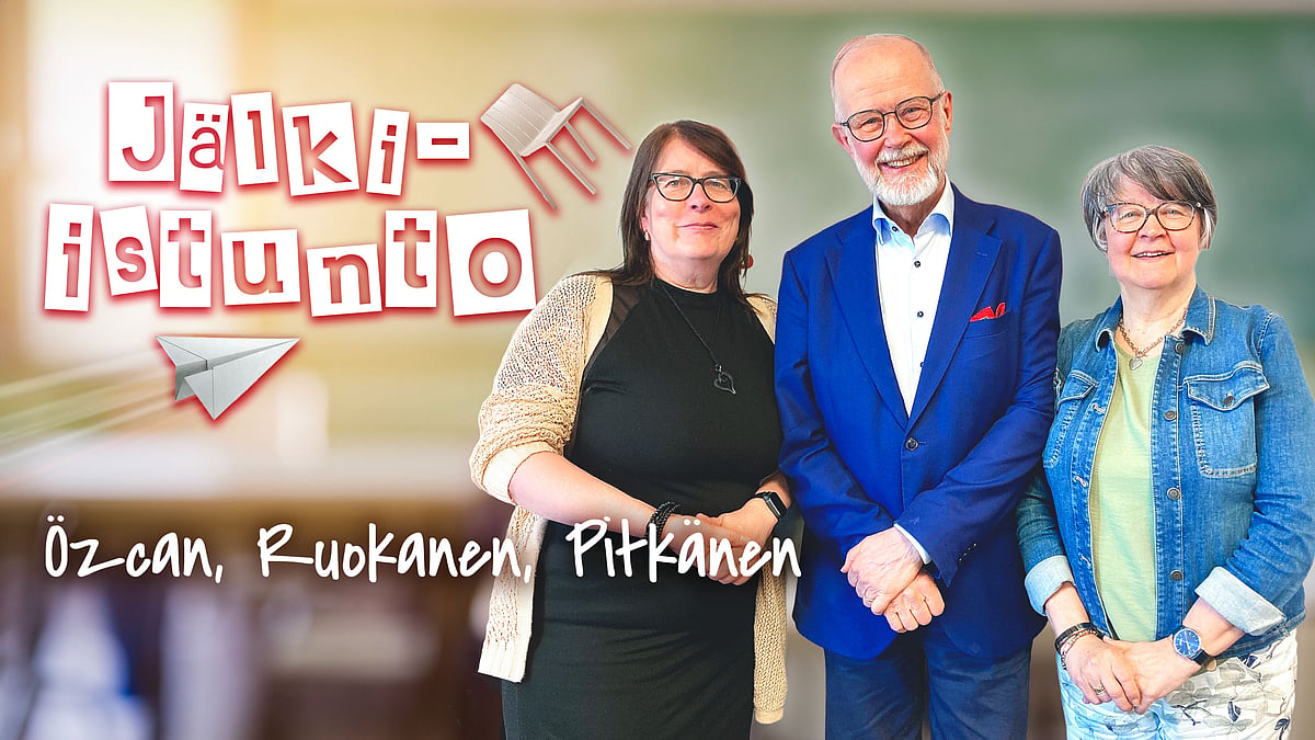 Jälki-istunto -podcastissa Freija Özcan, Tapani Ruokanen ja Merja Pitkänen.