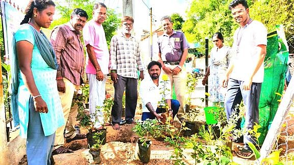 குப்பைகள் கொட்டப்படும் இடங்களில் பூந்தோட்டம் அமைப்பு